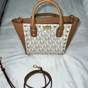 Michael kors handbag/crossbody bag